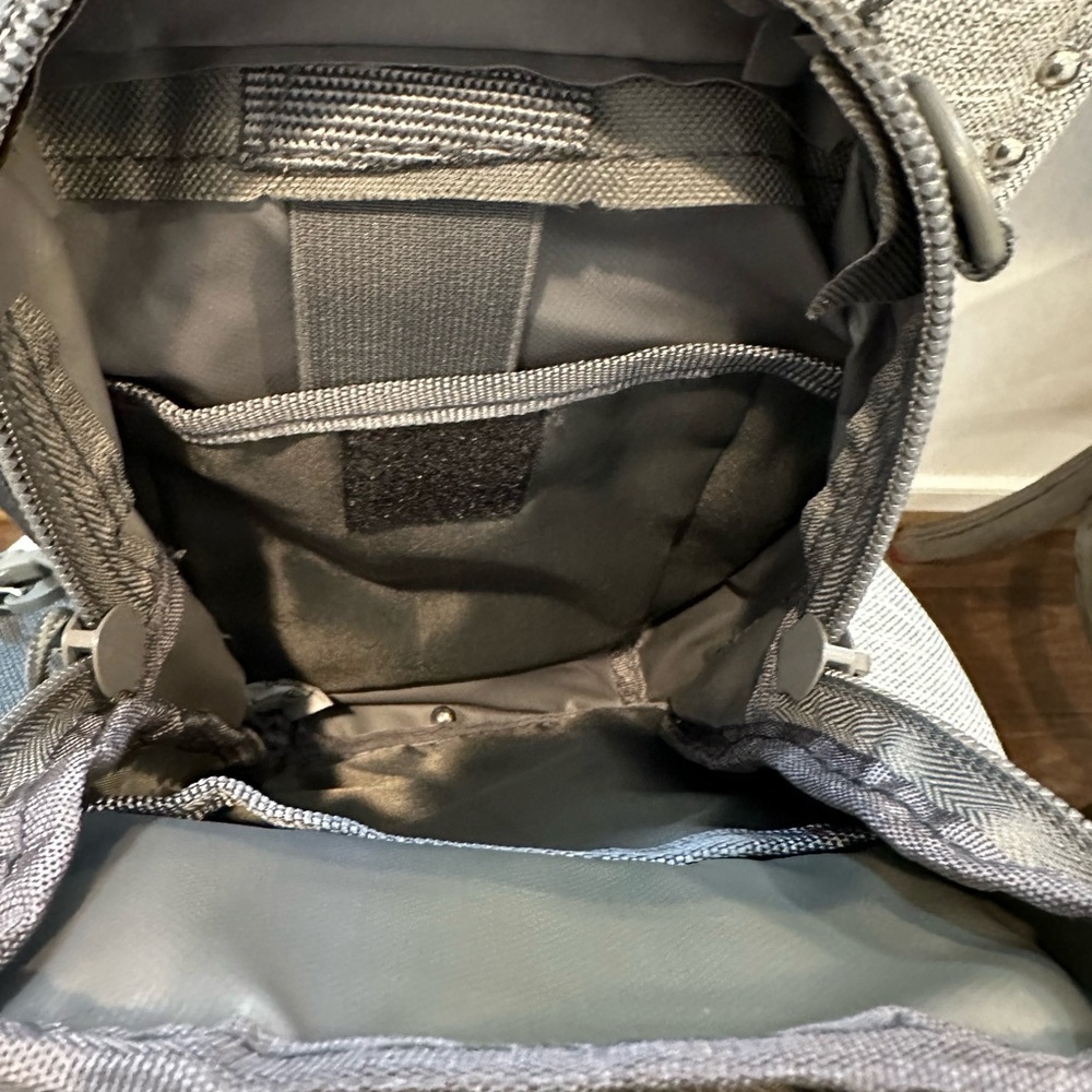 New with Tags East West USA Sling Bag - Picture 10 of 11